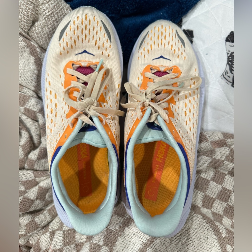 hokas